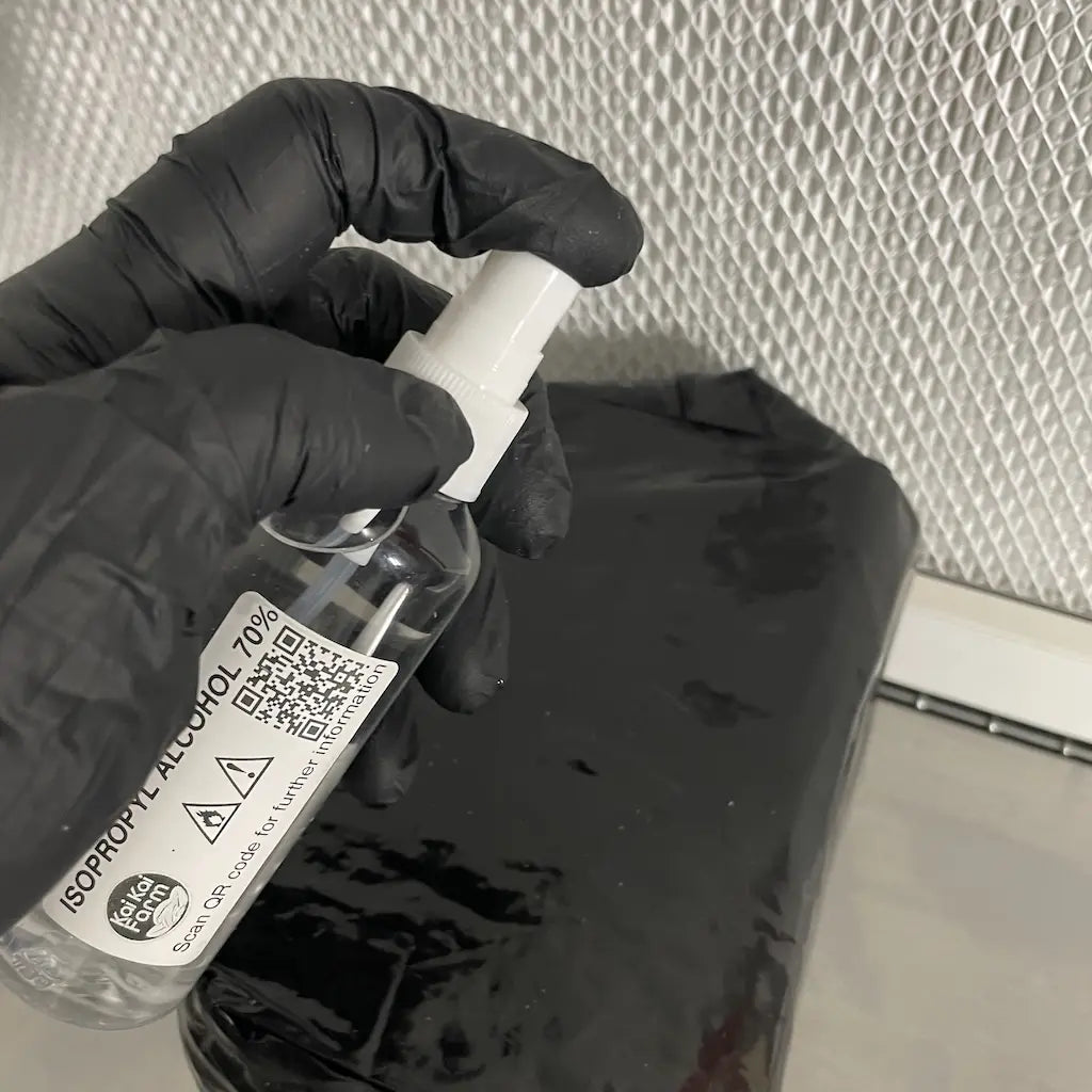 Using A Bottle Of 70% IPA Spray In A Lab