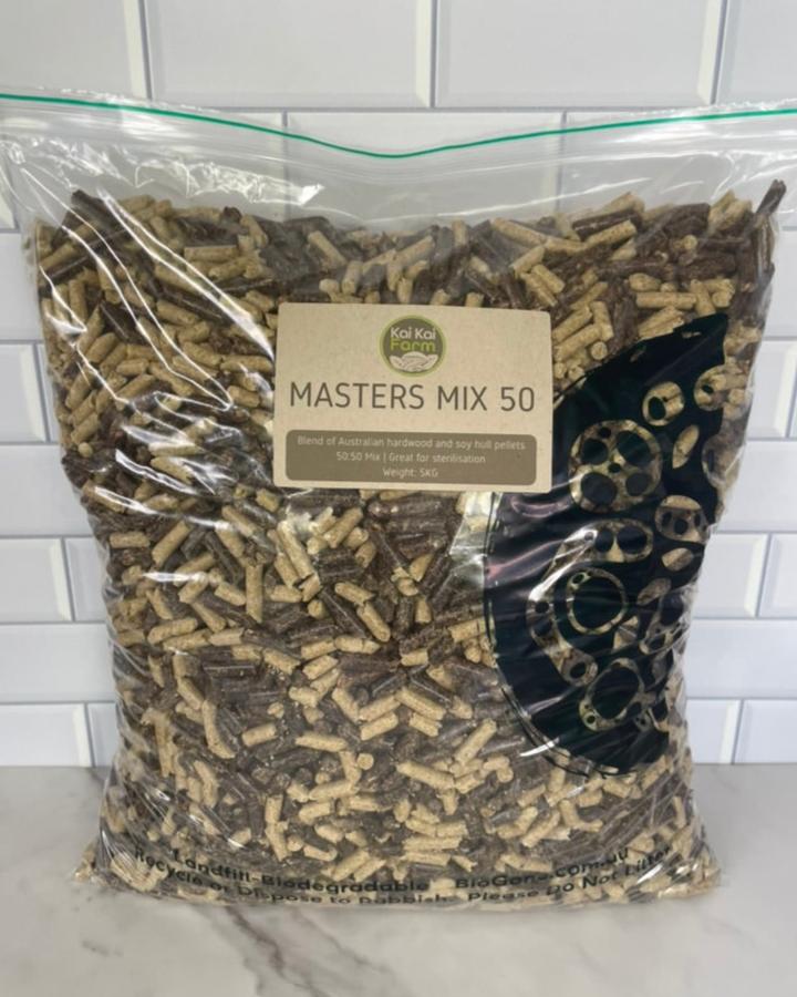 5KG bag of masters mix - 50% hardwood : 50% soy hull pellets